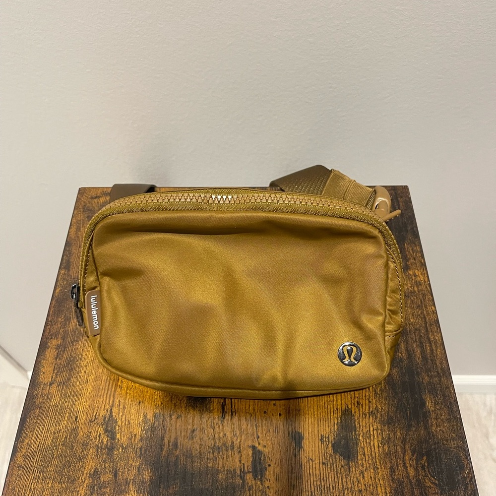 Lululemon Everywhere Belt Bag 1L (Burnt Caramel)
